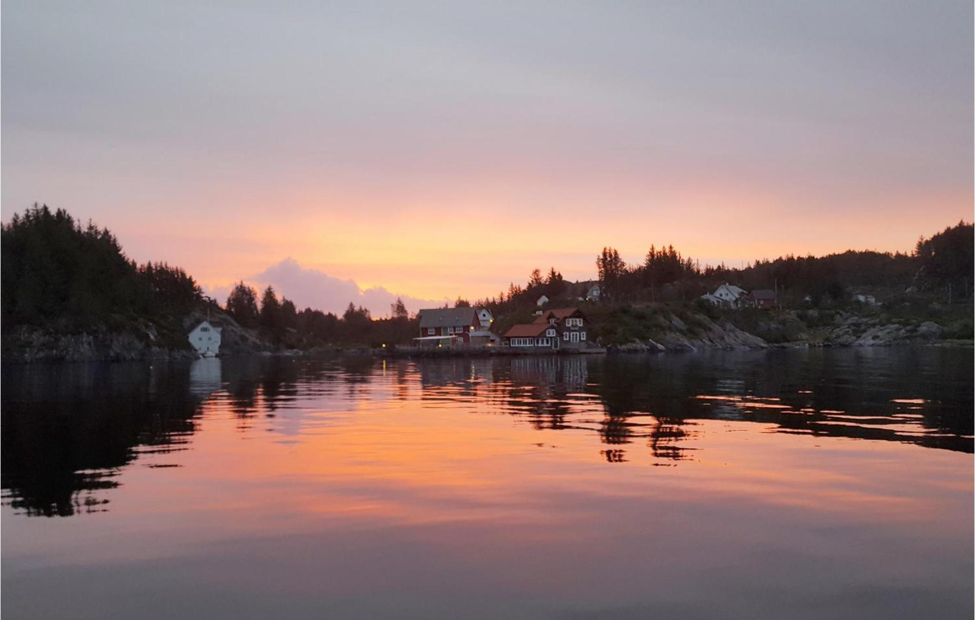 Gorgeous Home In Bekkjarvik With Wifi Экстерьер фото