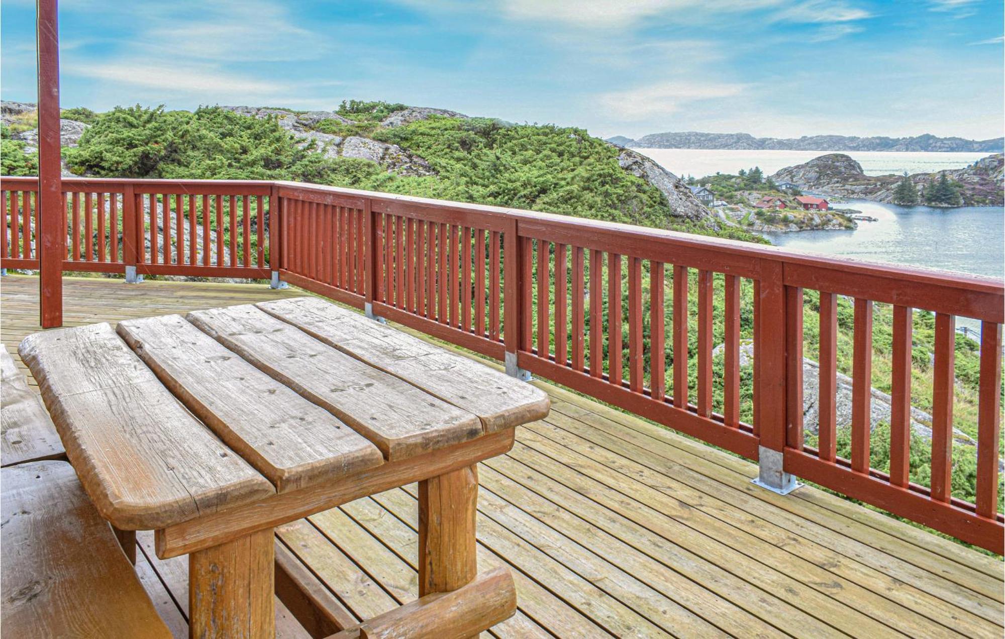 Gorgeous Home In Bekkjarvik With Wifi Экстерьер фото