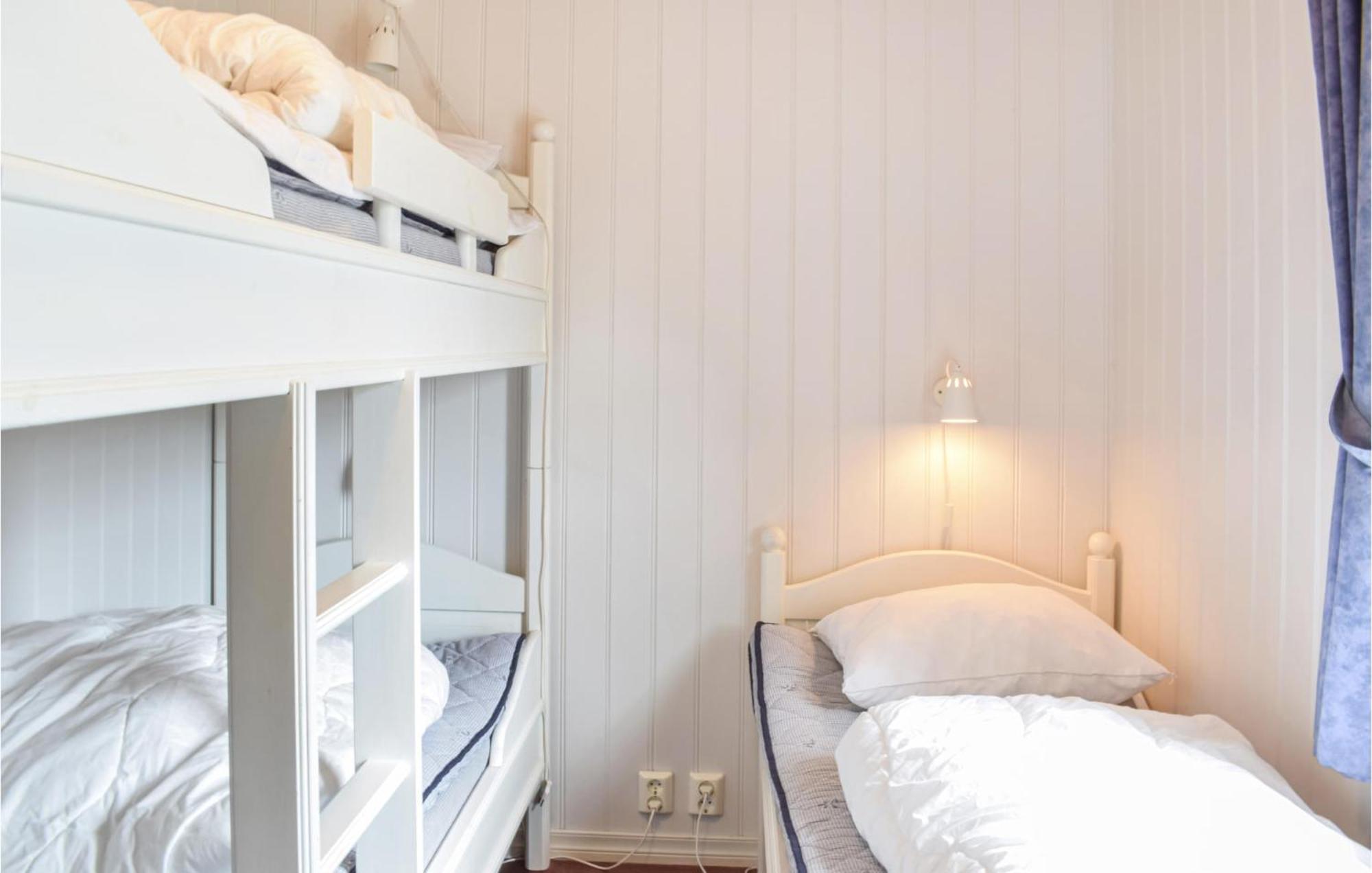 Gorgeous Home In Bekkjarvik With Wifi Экстерьер фото