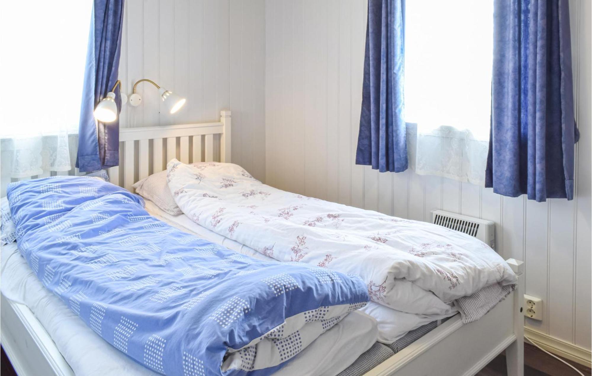 Gorgeous Home In Bekkjarvik With Wifi Экстерьер фото
