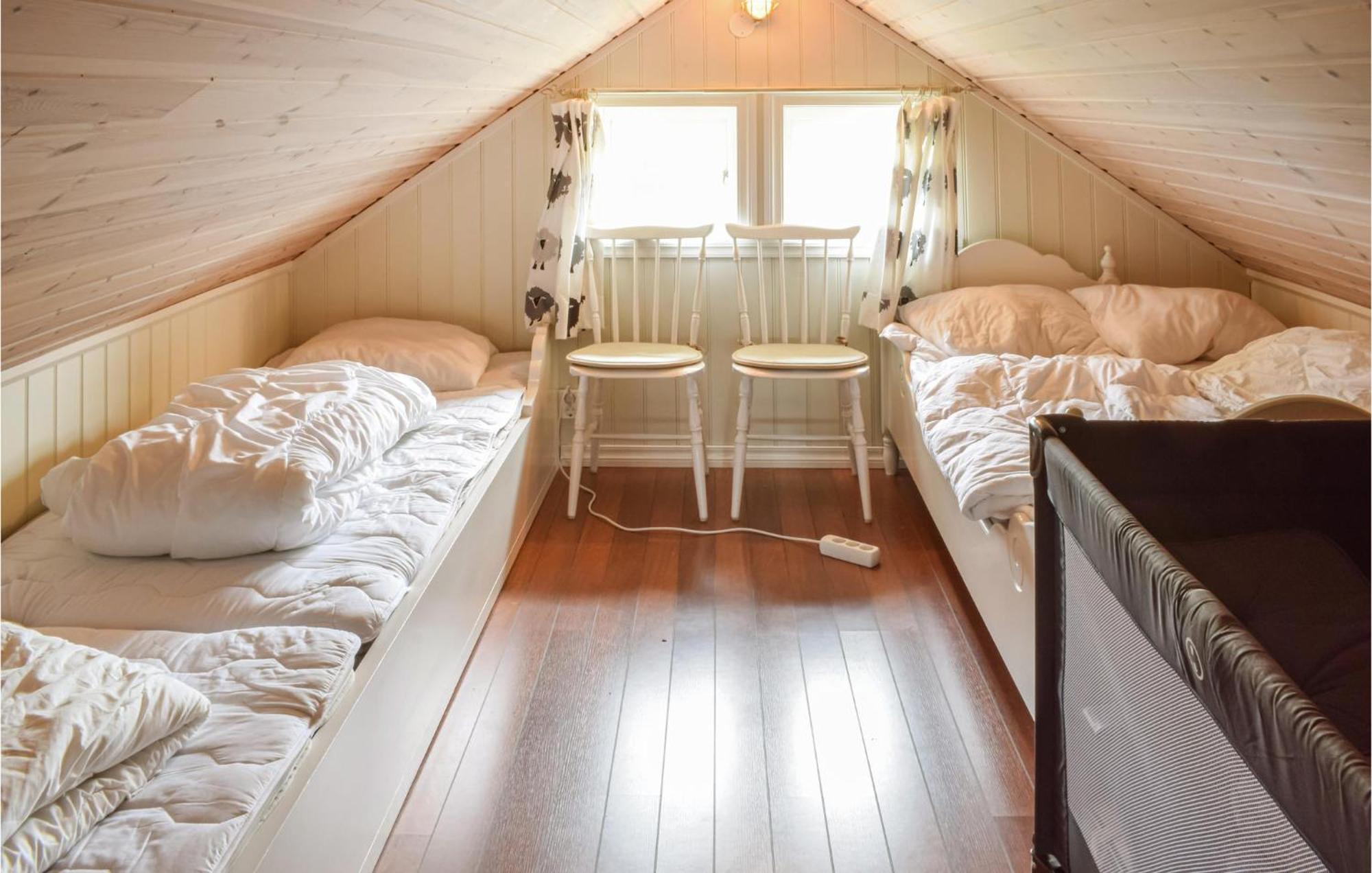 Gorgeous Home In Bekkjarvik With Wifi Экстерьер фото
