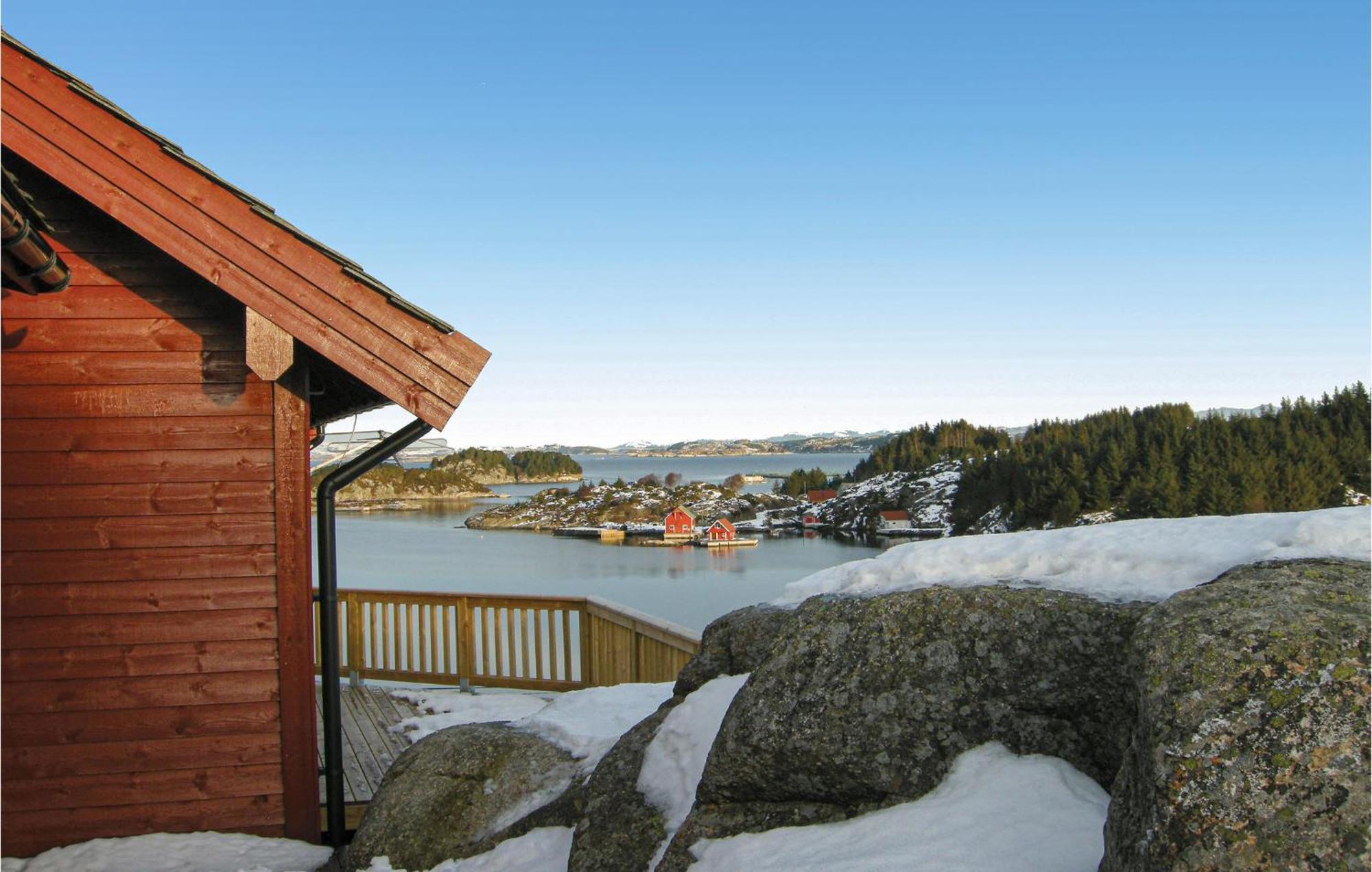 Gorgeous Home In Bekkjarvik With Wifi Экстерьер фото