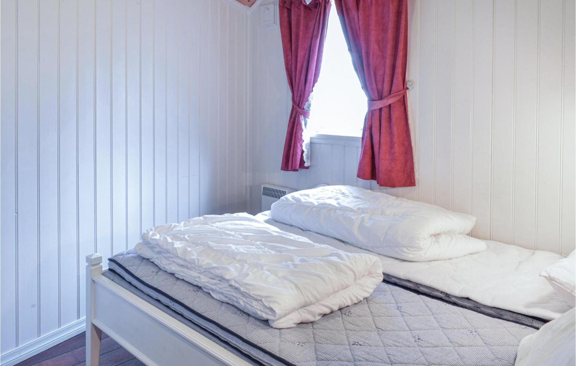 Gorgeous Home In Bekkjarvik With Wifi Экстерьер фото
