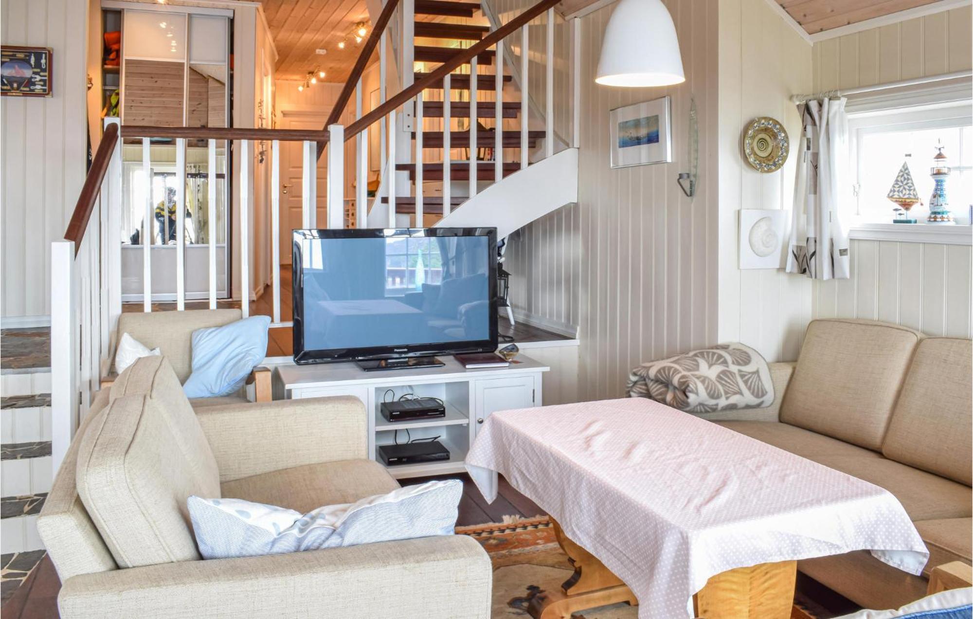 Gorgeous Home In Bekkjarvik With Wifi Экстерьер фото