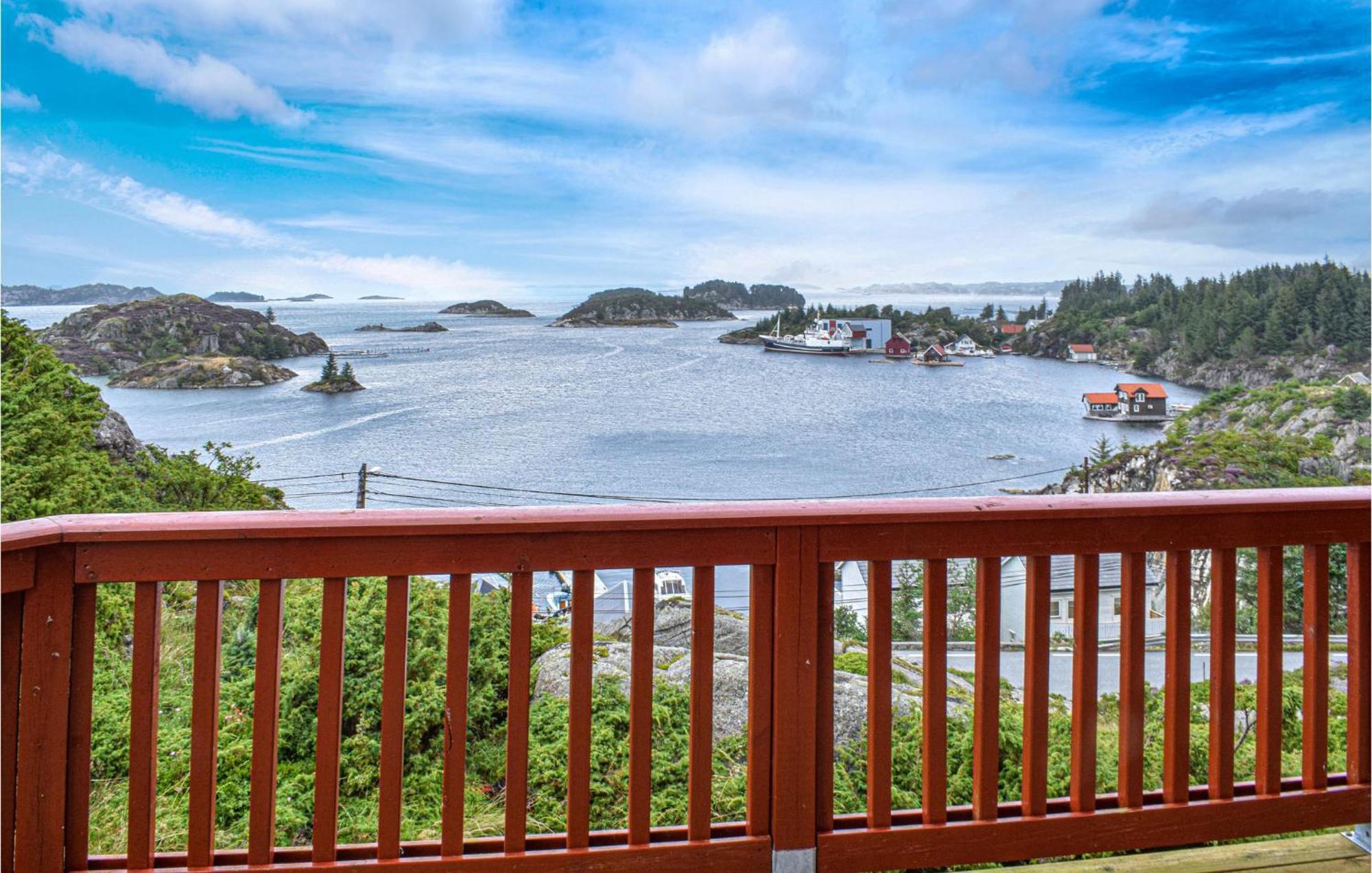 Gorgeous Home In Bekkjarvik With Wifi Экстерьер фото